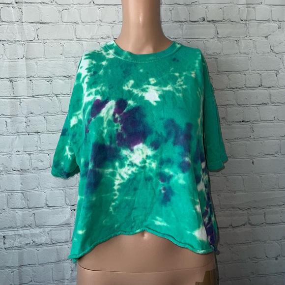 Tops - Green & Blue tie dye shirt size M